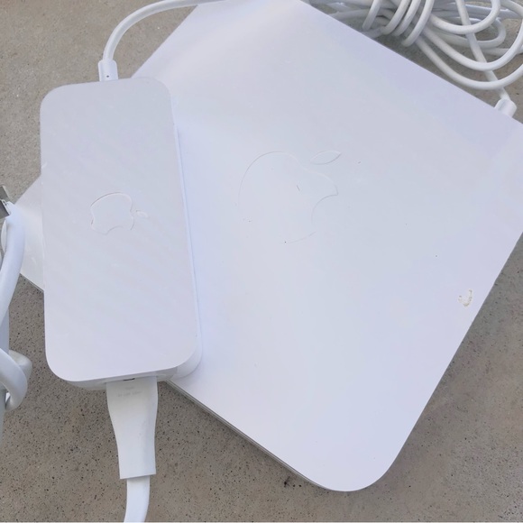 Apple Router Model Number A1408 - Picture 2 of 7